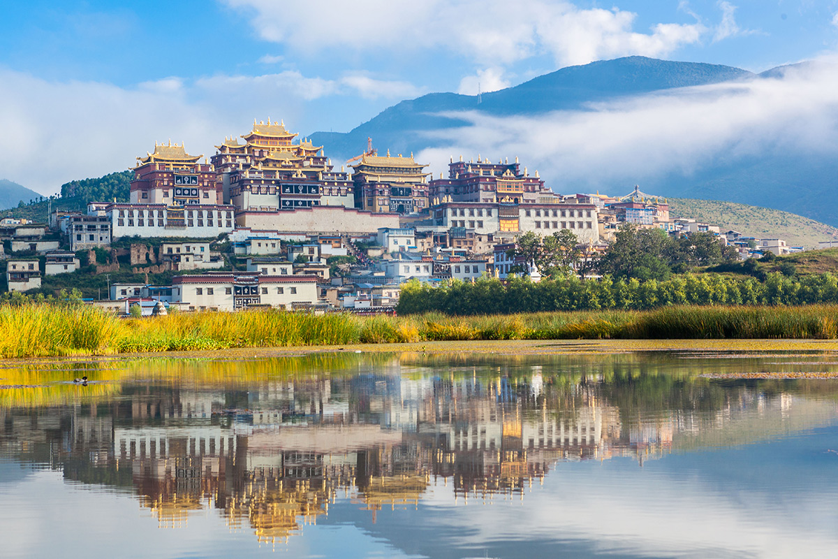 云南阳光下的意外温暖邂逅